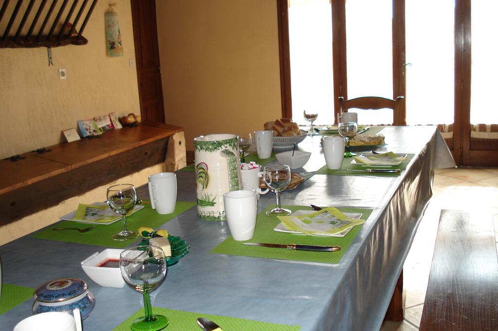 La Croix De Bois Bed and Breakfast Jayat Exterior foto